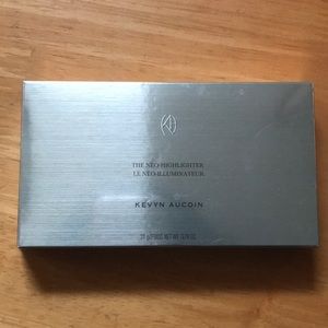 Kevyn Aucoin The Neo-Highlighter in Sahara
